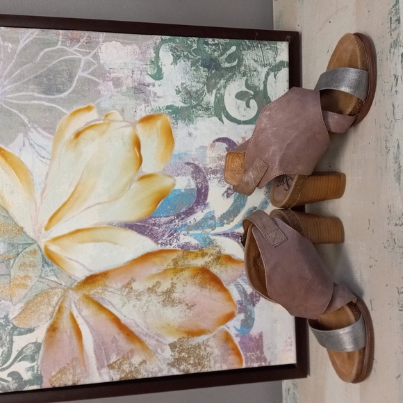 Sofft, Mauve&Silver, Heeled, Leather Sandals With Adjustable Buckle Straps - Picture 2 of 13
